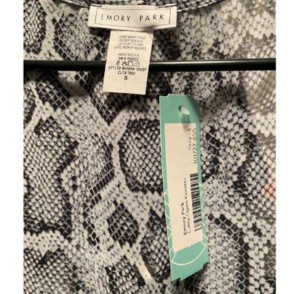 Open Front Woven Blouse - Picture 3 of 3